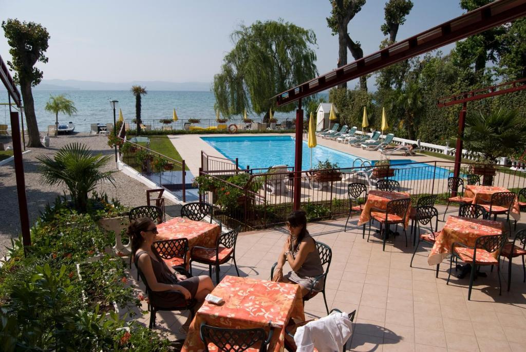 Hotel Astoria Lido Sirmione Exterior photo